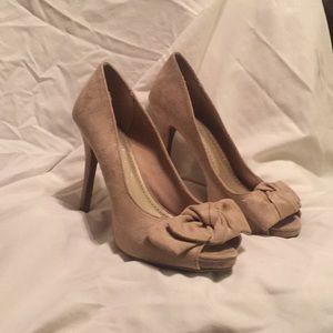 Cream faux suede Fioni pumps